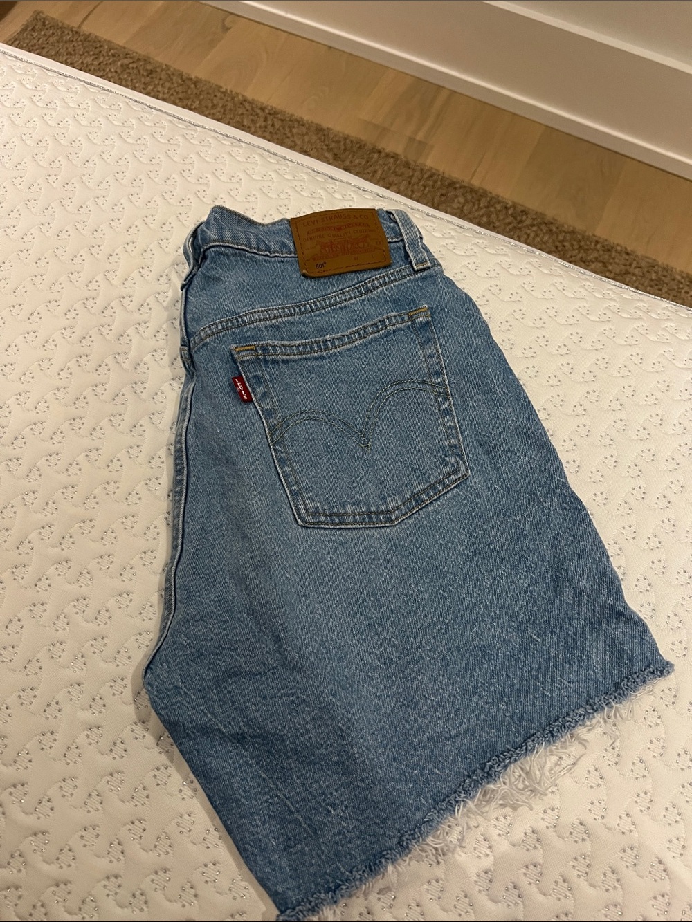 Levi's 501 mid thigh shorts
